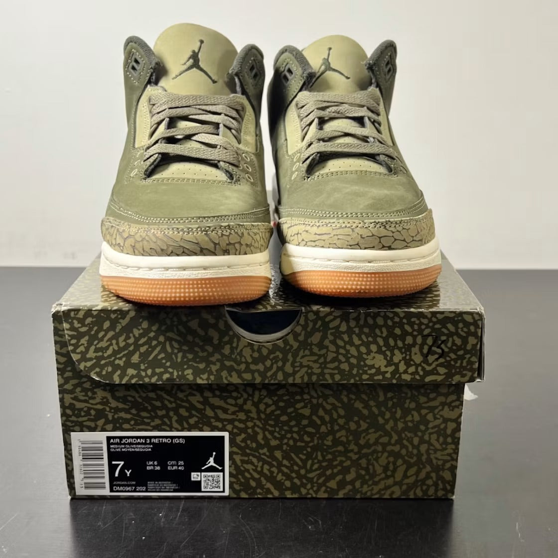Used - Air Jordan 3 Retro Family Affair (GS) - US 7Y - detail 2