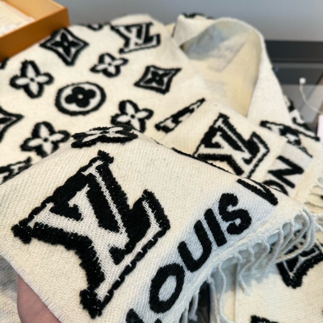 Louis Vuitton White and Black Graphic Scarf — detail
