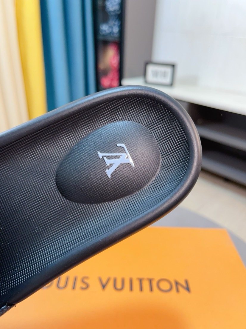 Louis Vuitton Patterned Strap Slide Sandals — detail
