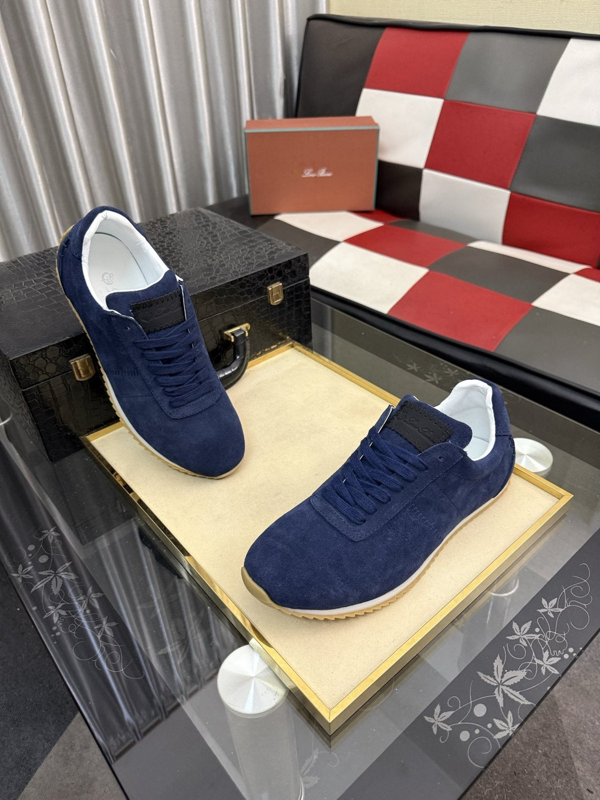 Men's Navy Blue Low-Top Lace-Up Sneakers — front