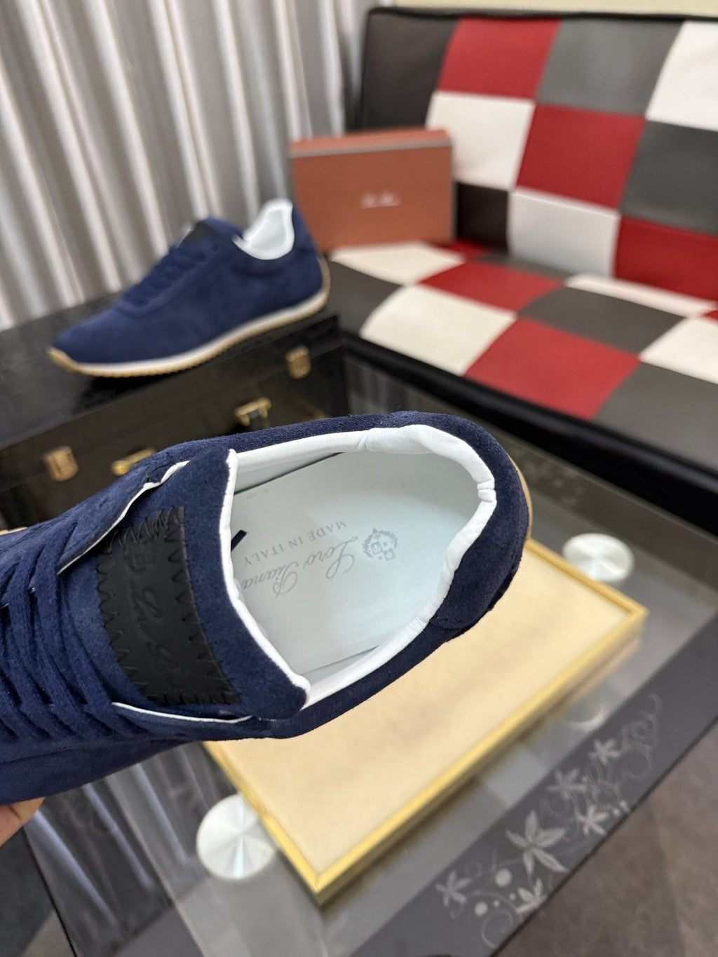 Men's Navy Blue Low-Top Lace-Up Sneakers — detail