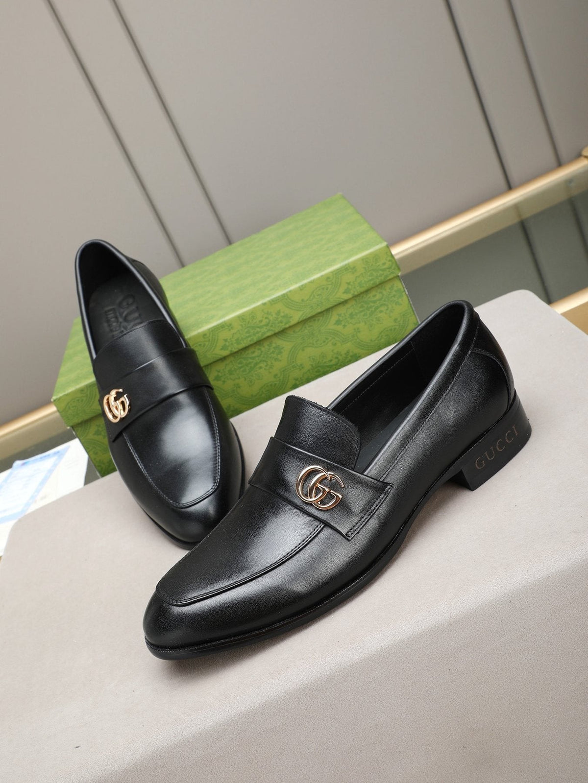 Gucci Black Logo-Hardware Loafers — front