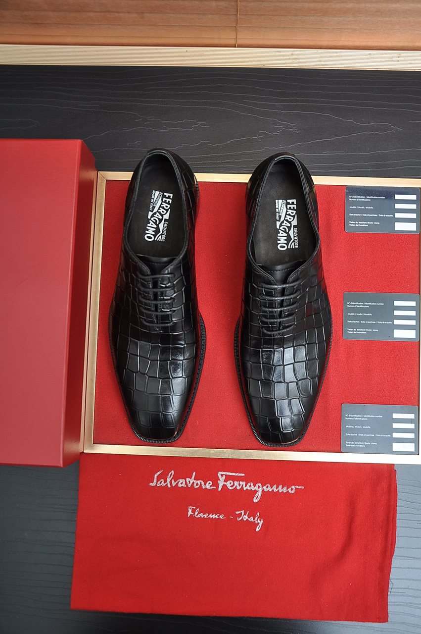 Salvatore Ferragamo Black Textured Lace-Up Dress Shoes — front
