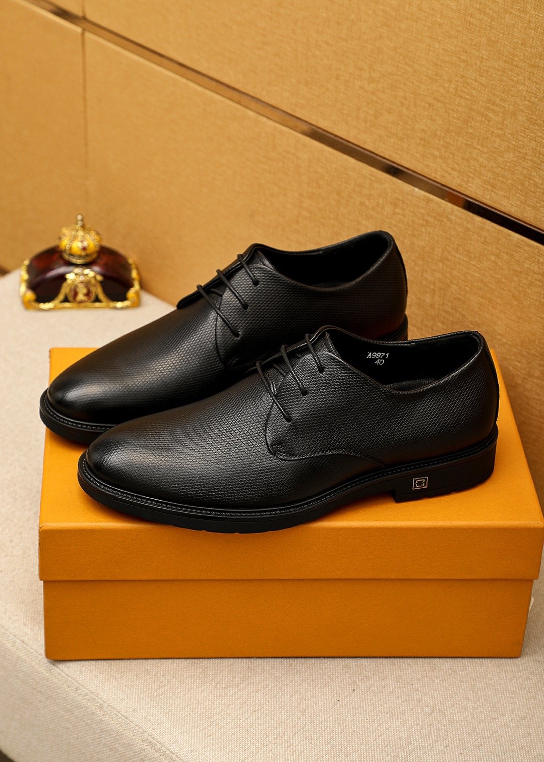 Louis Vuitton Black Textured Lace-Up Dress Shoes — front