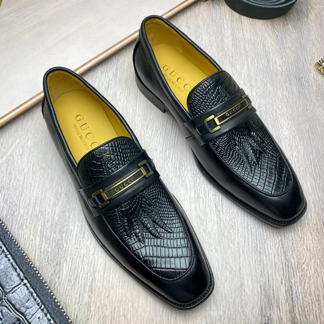 Gucci Black Textured Leather Slip-On Shoes — front