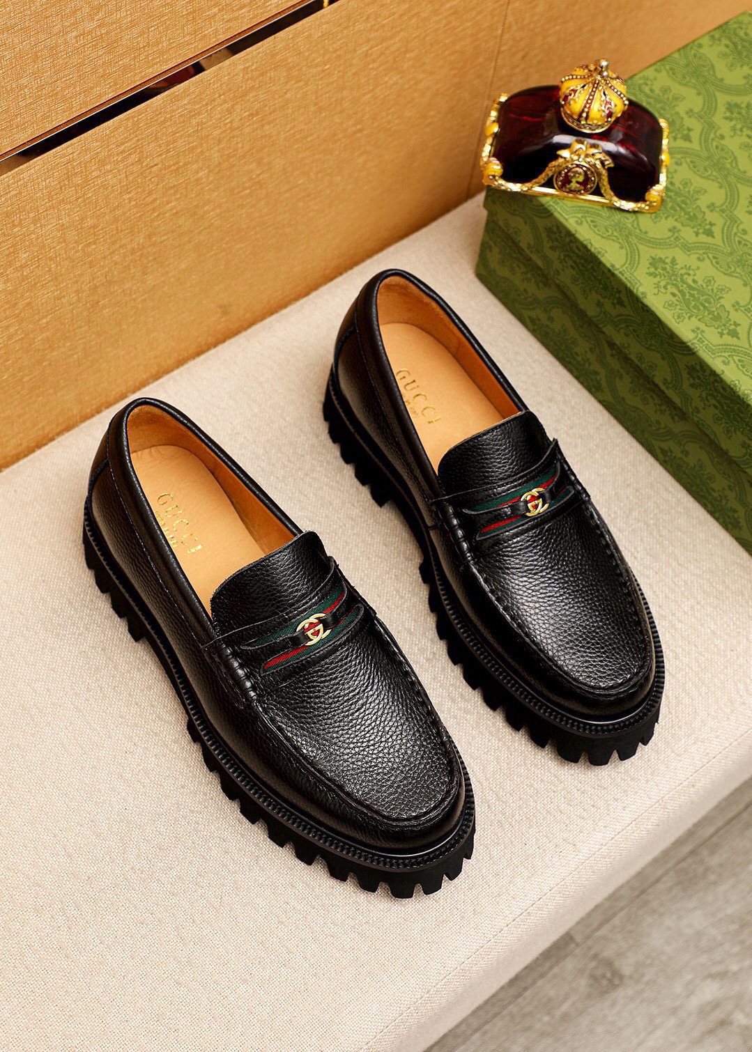 Gucci Black Metal-Bit Lug Sole Loafers — hero