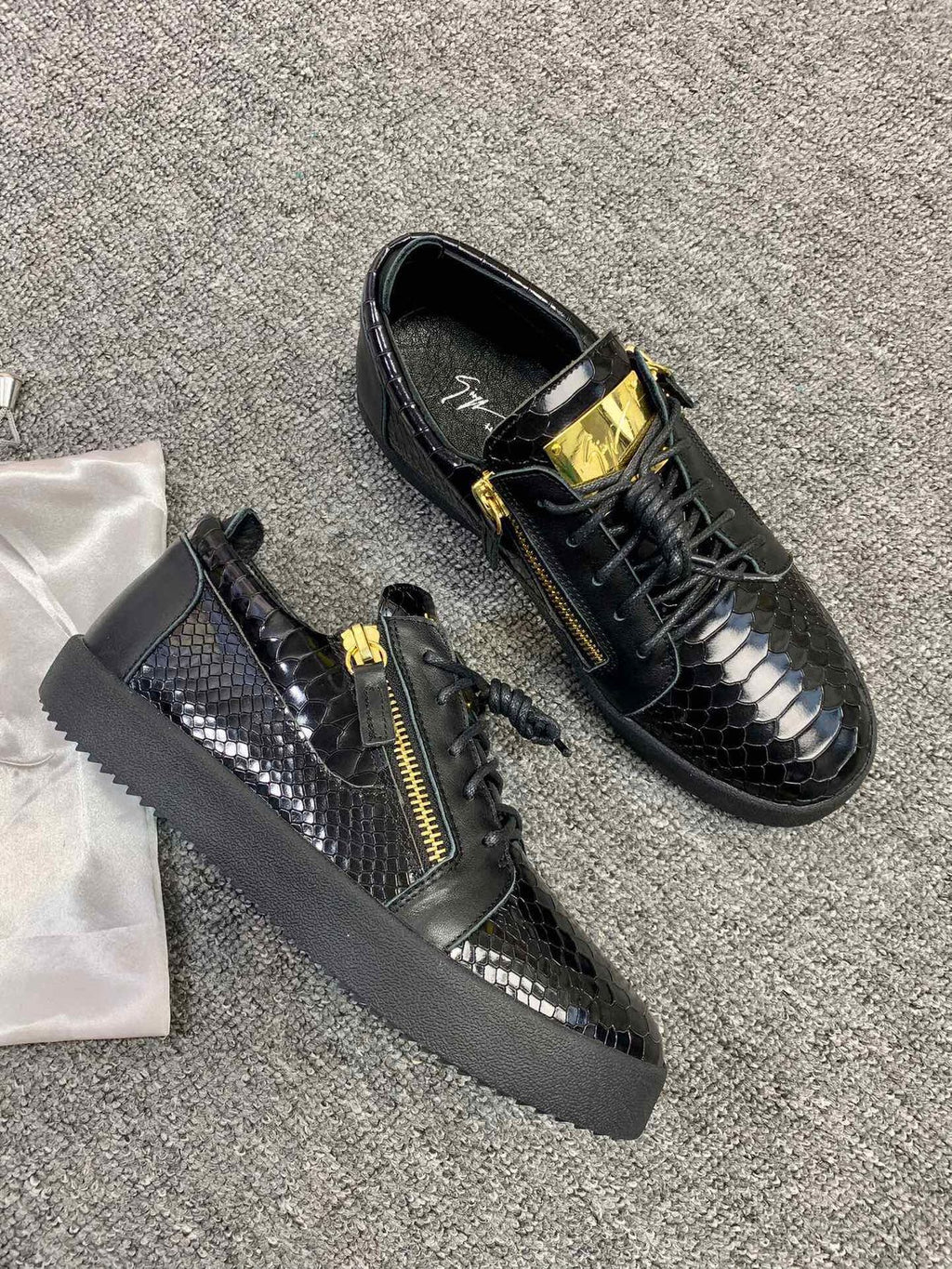 Giuseppe Zanotti Black Gold-Zip Low-Top Sneakers — side