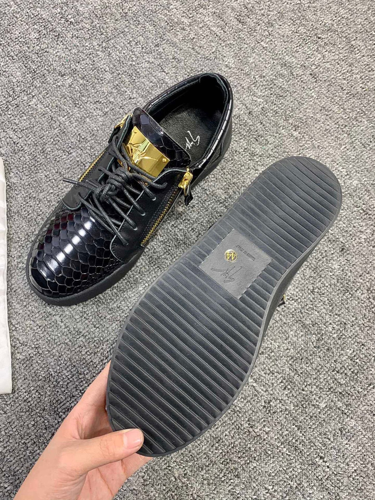 Giuseppe Zanotti Black Gold-Zip Low-Top Sneakers — detail
