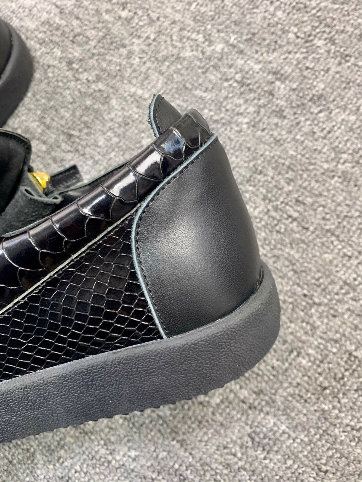 Giuseppe Zanotti Black Gold-Zip Low-Top Sneakers — detail