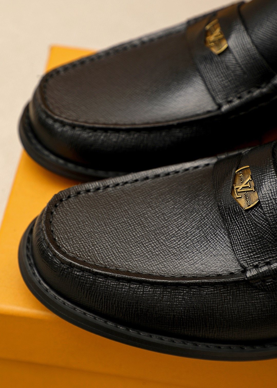 Louis Vuitton Black Textured Hardware Loafers — detail
