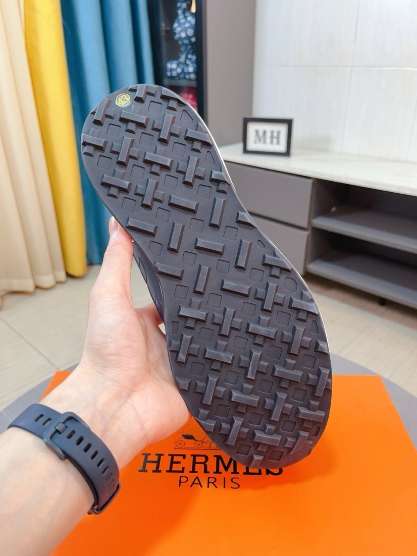 Hermès Navy Blue H-Detail Low-Top Sneakers — detail