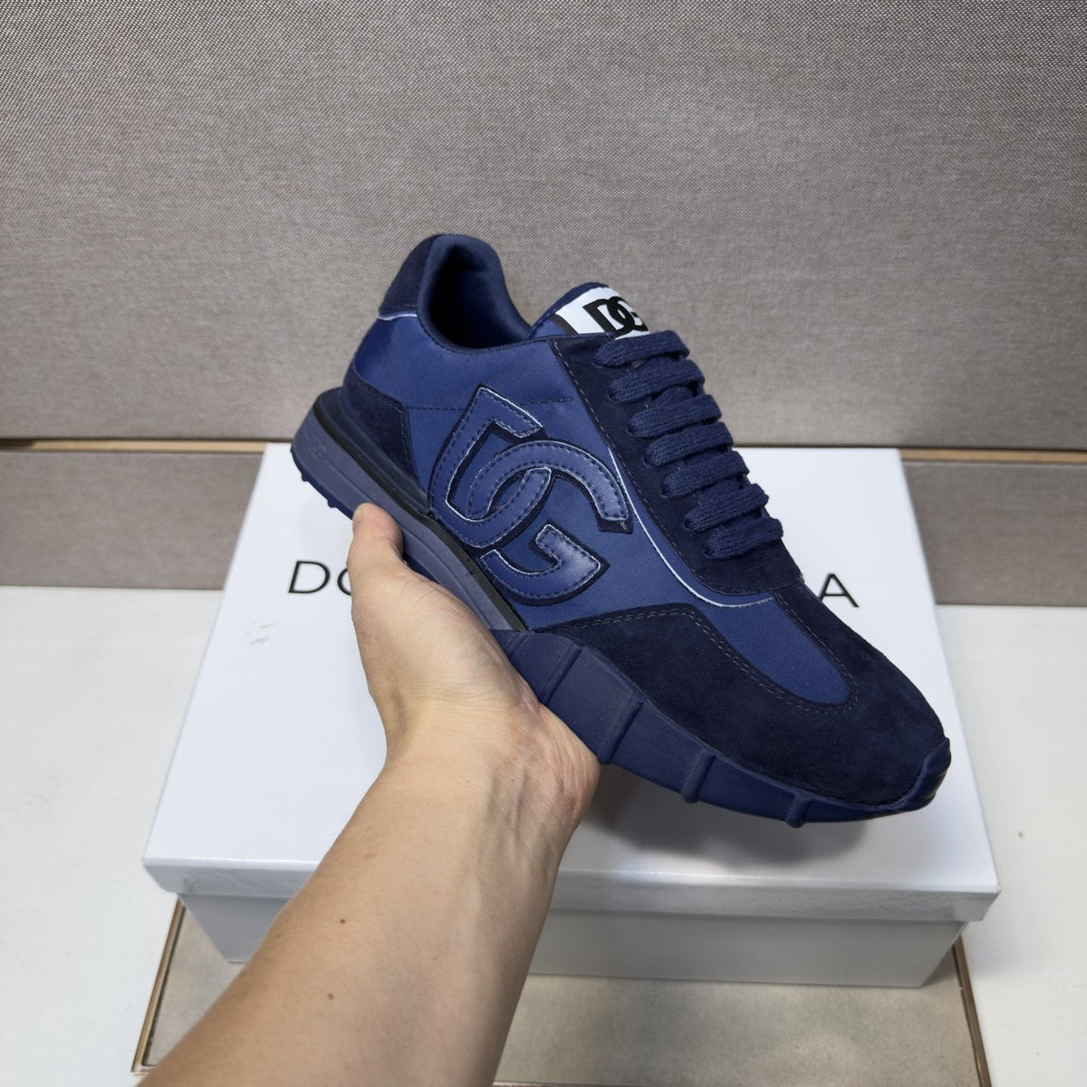 Dolce & Gabbana Navy Logo Low-Top Sneakers — model