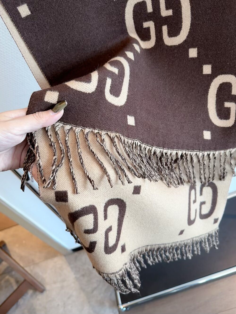 Gucci Reversible Fringed Scarf — detail