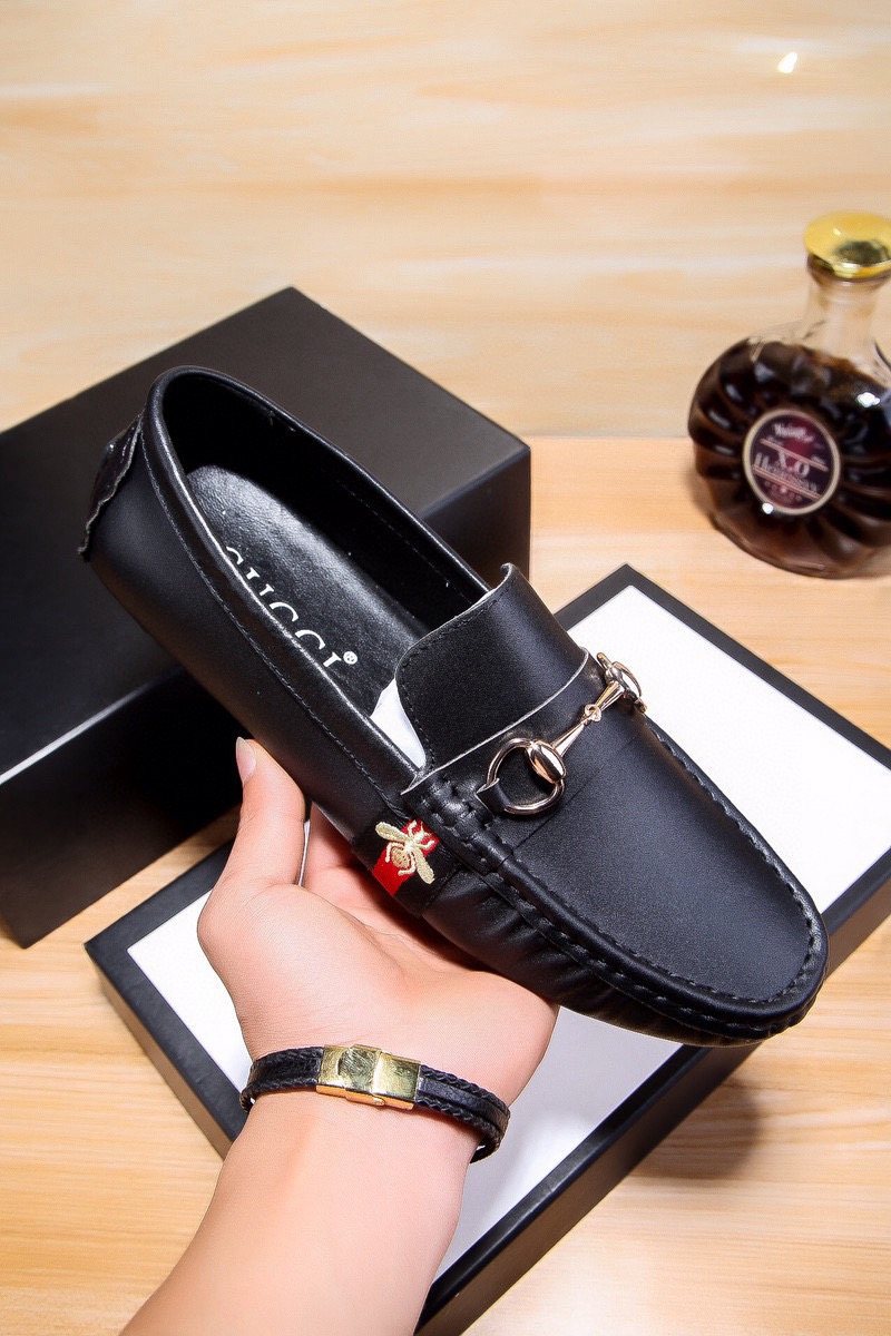 Gucci Men's Black Bit Loafers — model