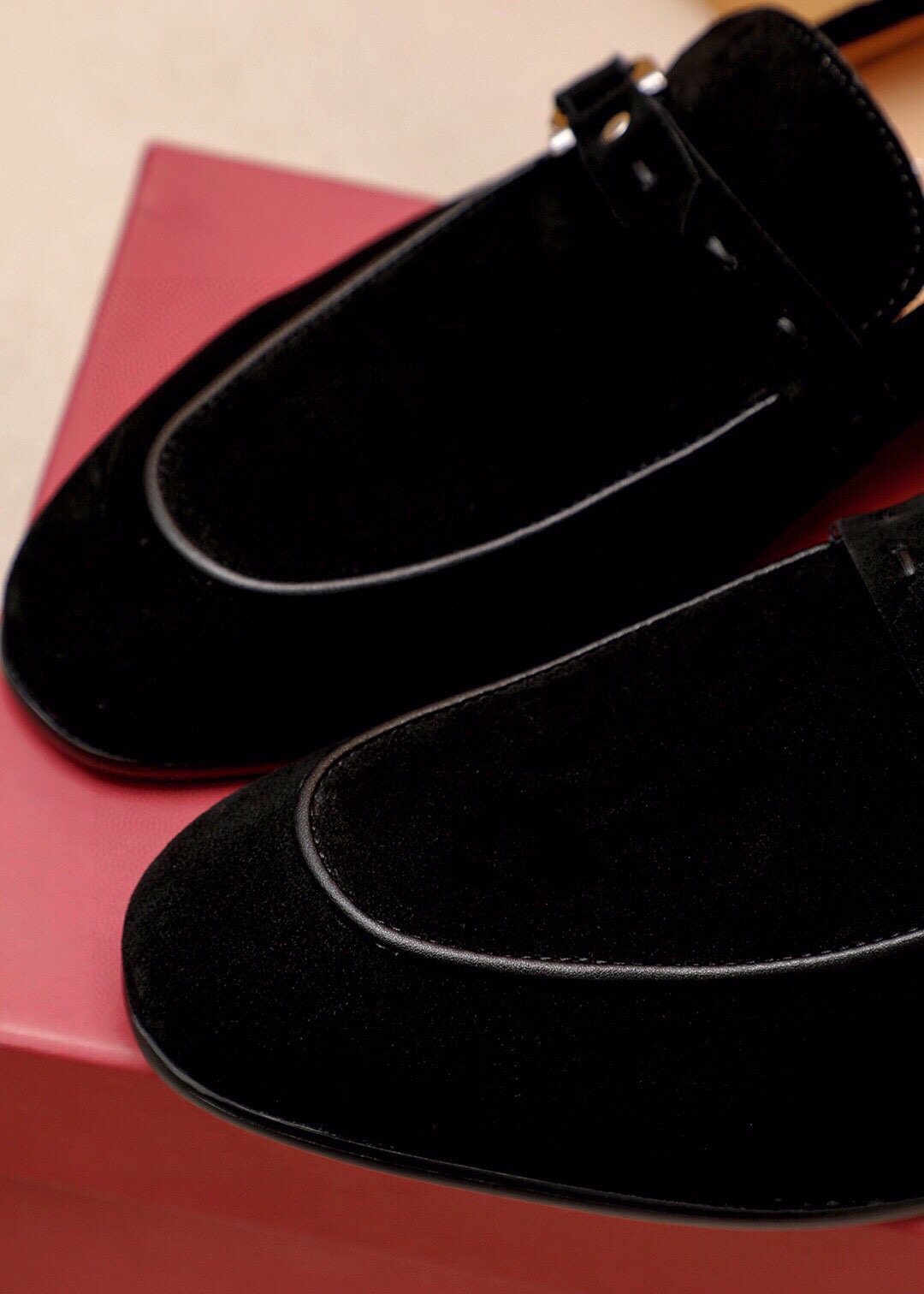 Ferragamo Black Hardware Loafers — detail