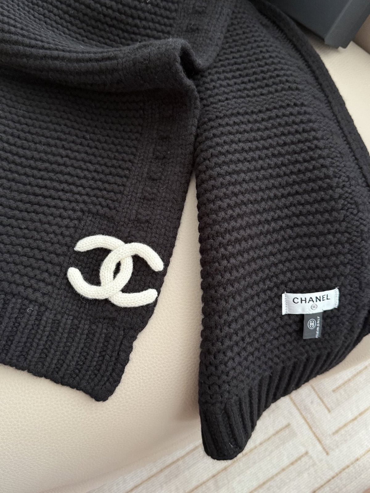 Chanel Black Ribbed Knit Scarf — detail