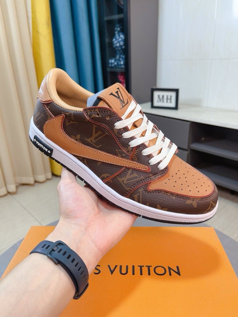 Nike Brown and Tan Patterned Low-Top Sneakers — model