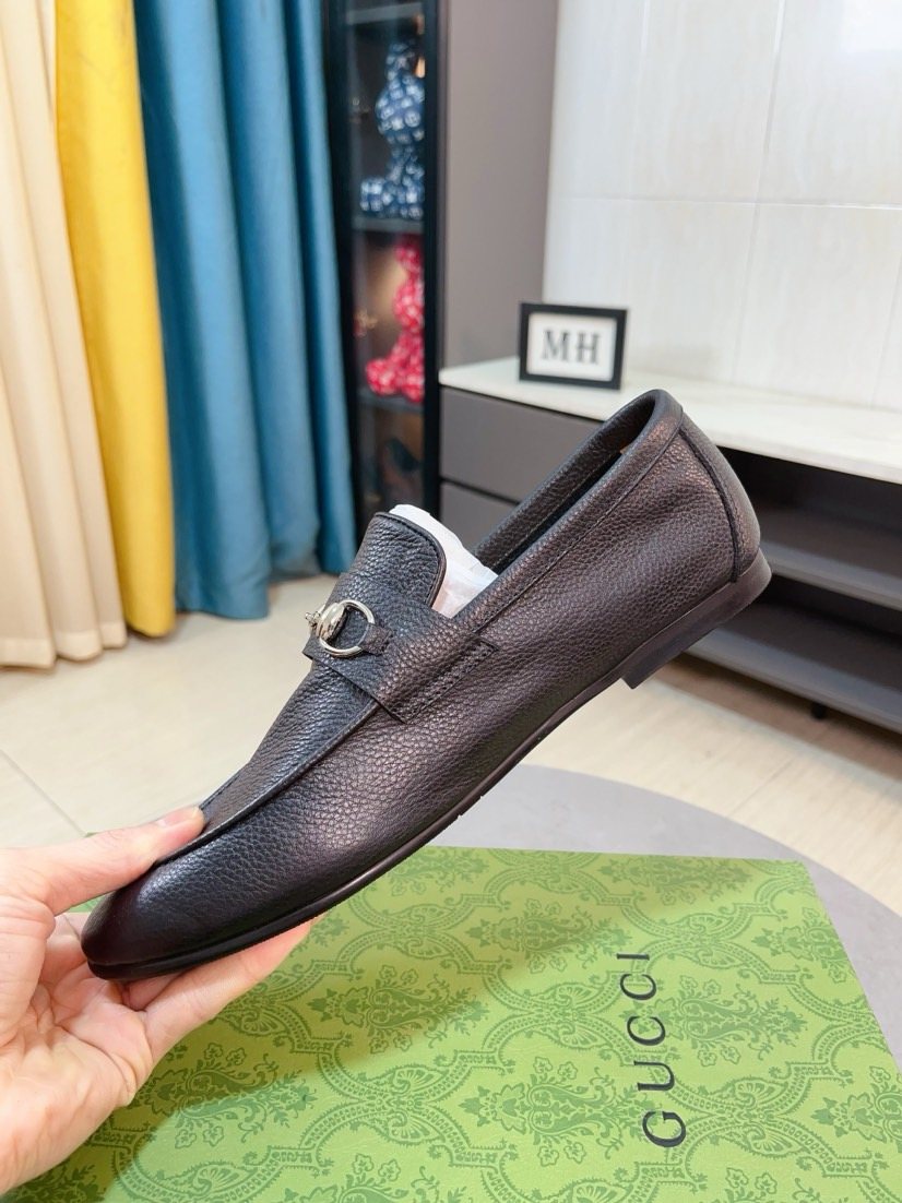 GUCCI Dark Brown Horsebit Loafers — detail