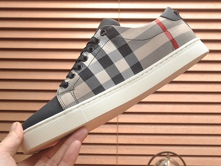 Burberry Gray Check Low-Top Sneakers — front