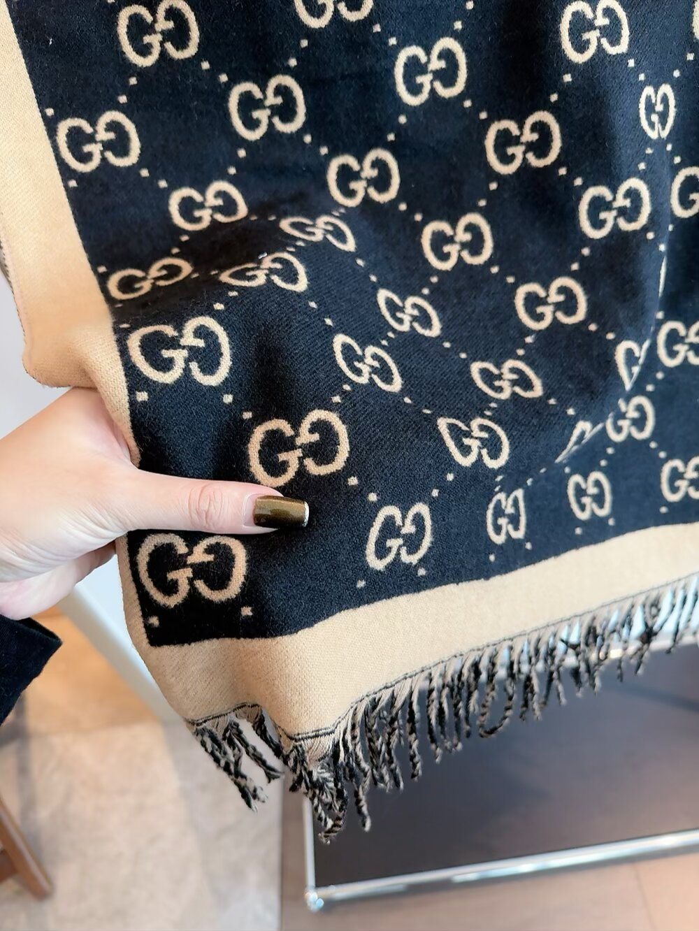 Gucci Black & Beige Fringed Shawl — detail