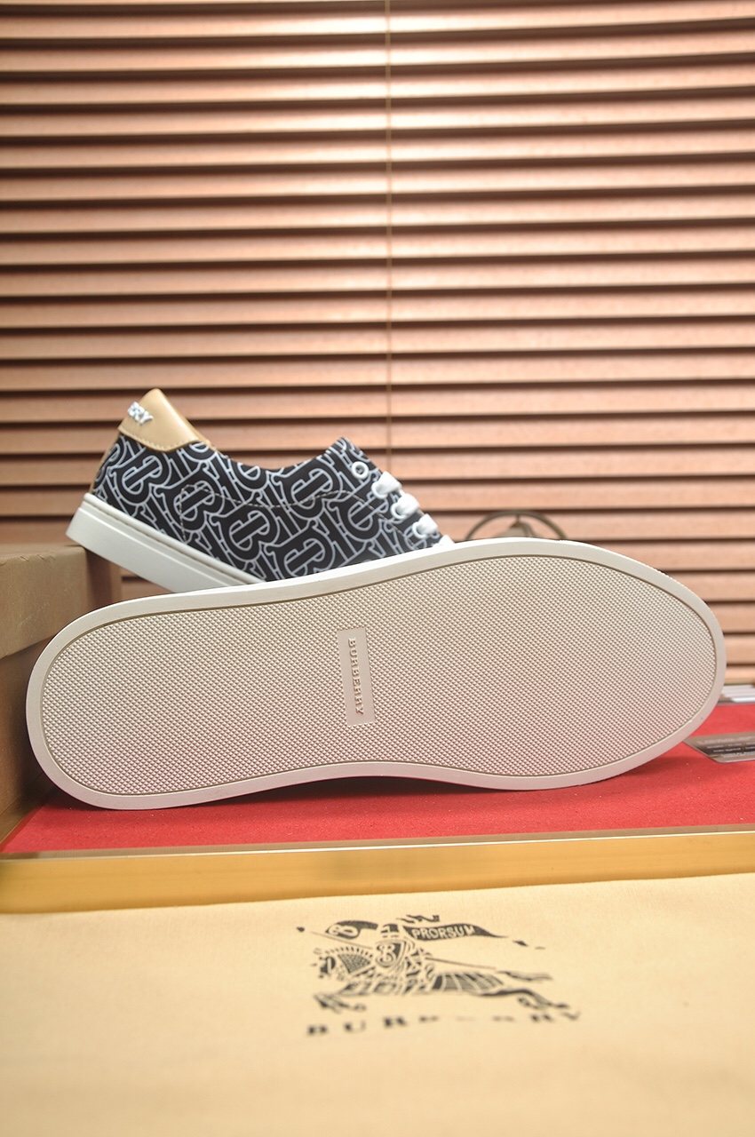 Burberry Black & Gray Patterned Low-Top Sneakers — side