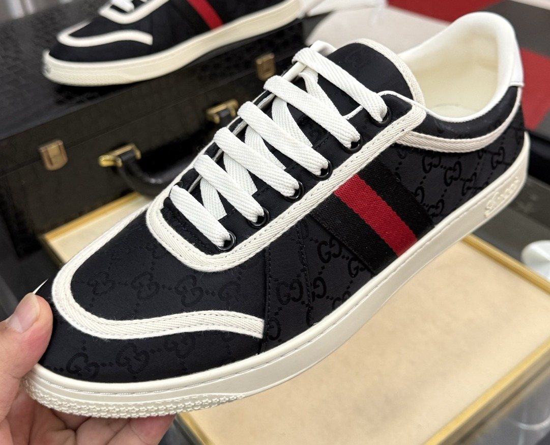 Gucci Black Sneakers with Red and Green Stripe — hero