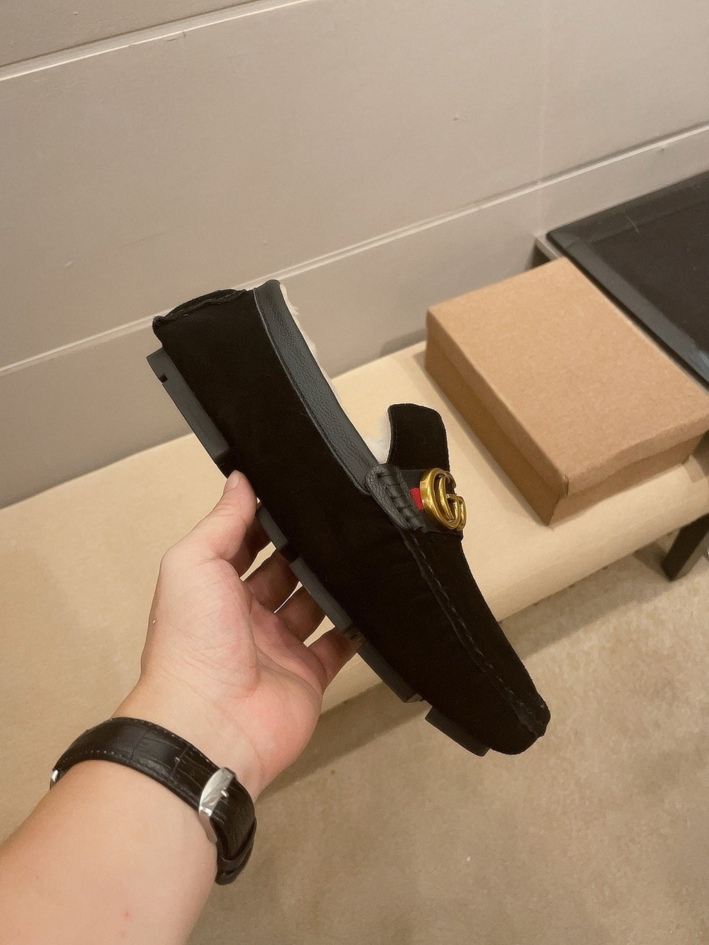微商相册测试鞋子-Gucci Black Stripe Plush-Lined Loafers — side