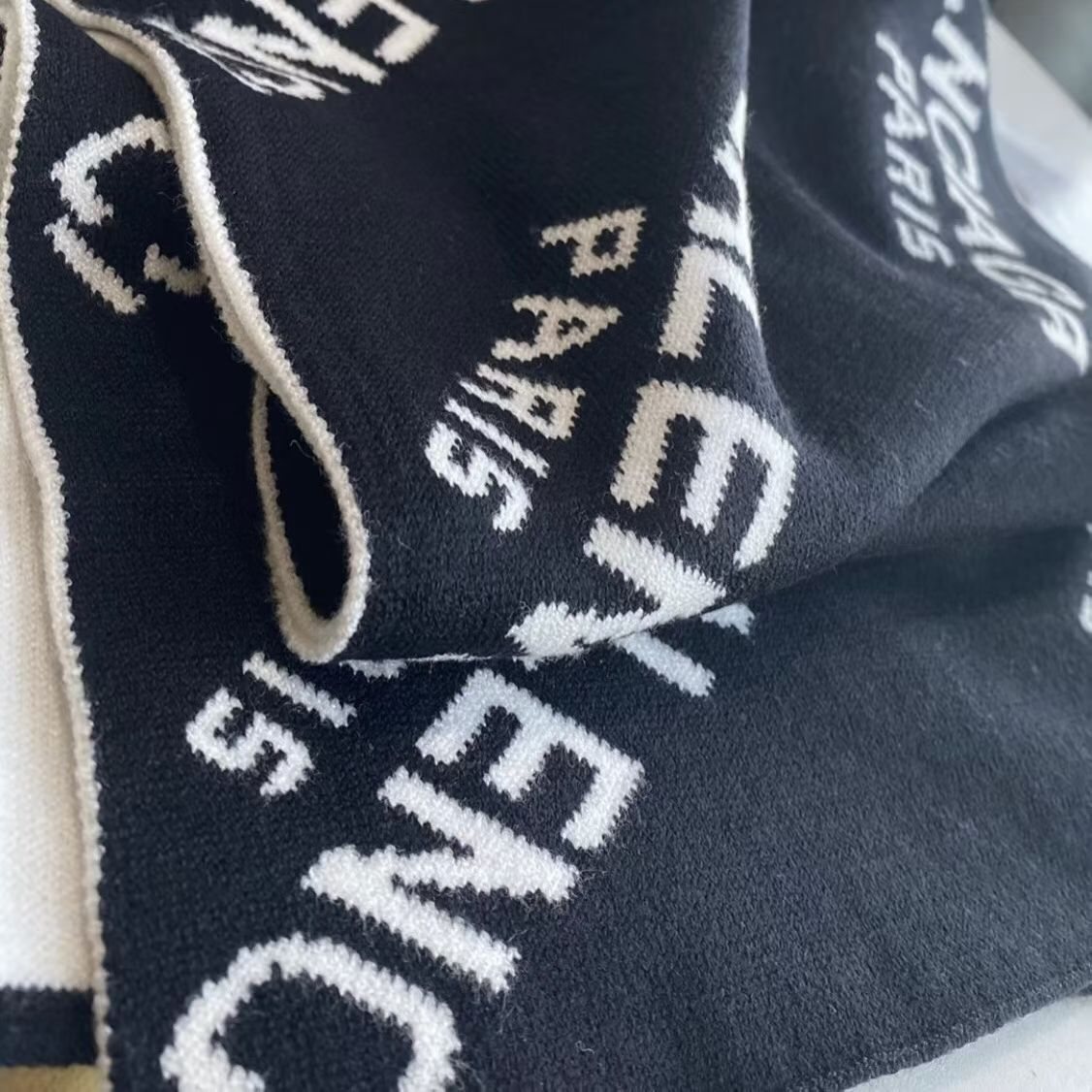 Balenciaga Black & White Knitted Scarf — detail