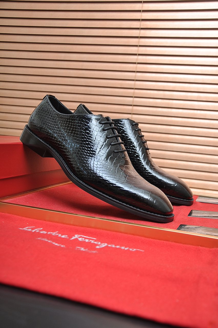 Ferragamo Black Textured Lace-Up Dress Shoes — front