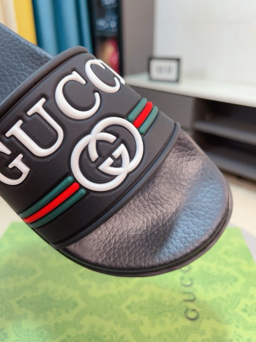 Gucci Striped Black Slide Sandals — detail
