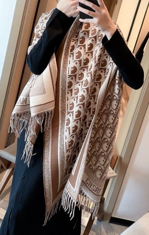 Dior Patterned Fringe Scarf — model