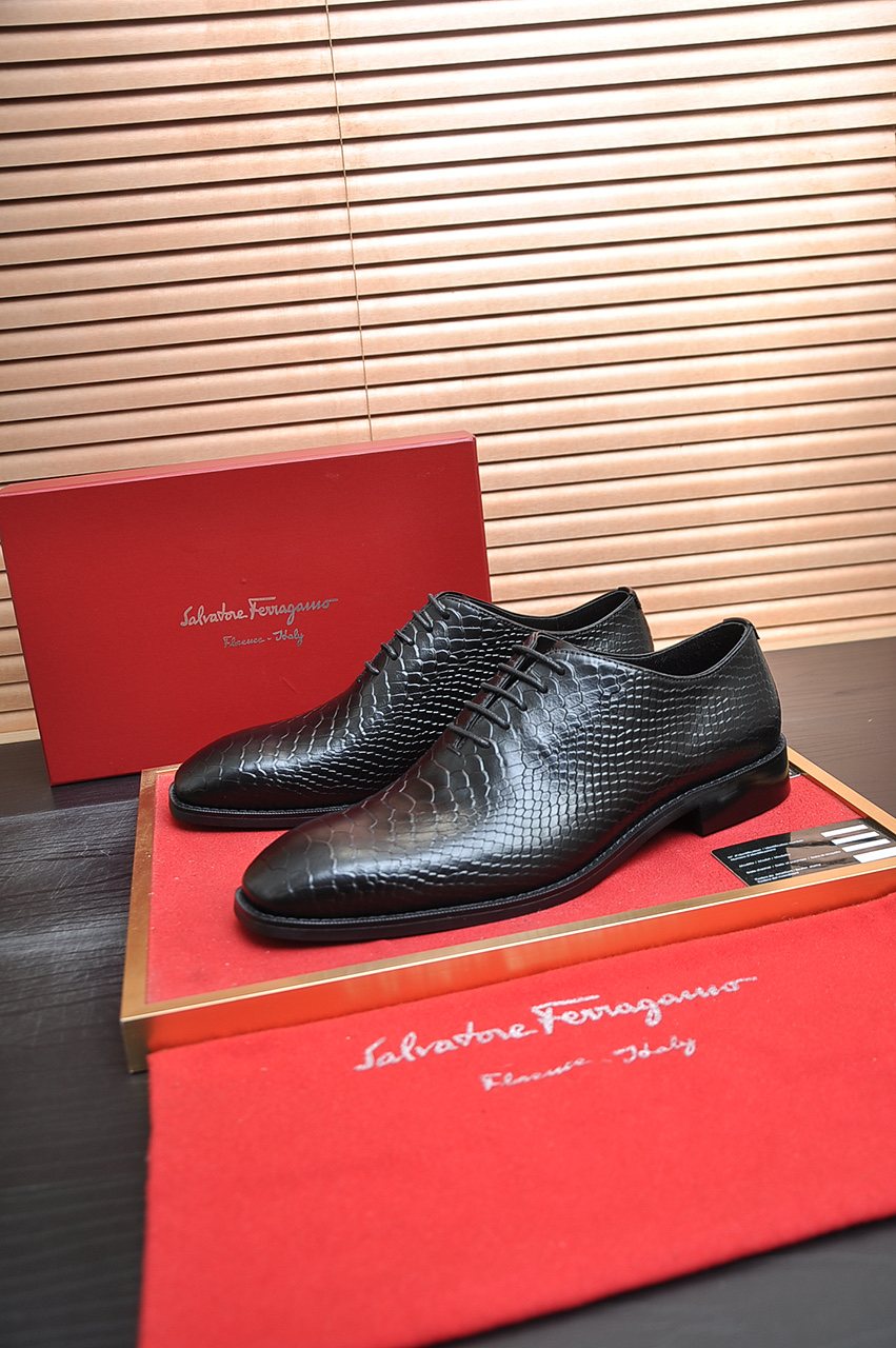 Ferragamo Black Textured Lace-Up Dress Shoes — front