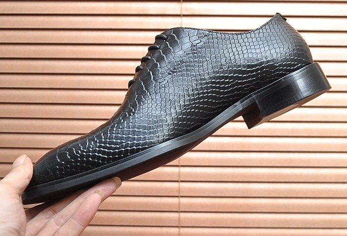 Ferragamo Black Textured Lace-Up Dress Shoes — front