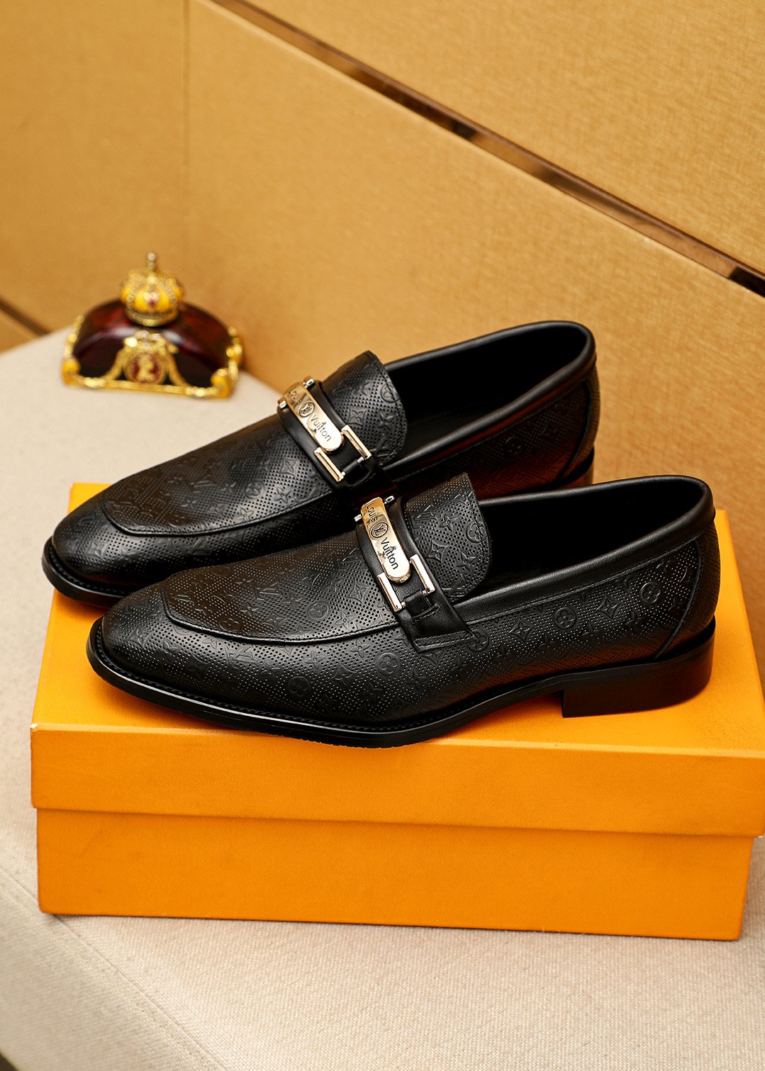 Louis Vuitton Black Textured Buckle Loafers — front