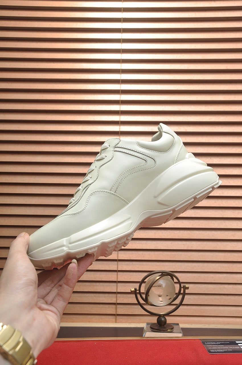 GUCCI Off-White Pink Graphic Sneakers — model