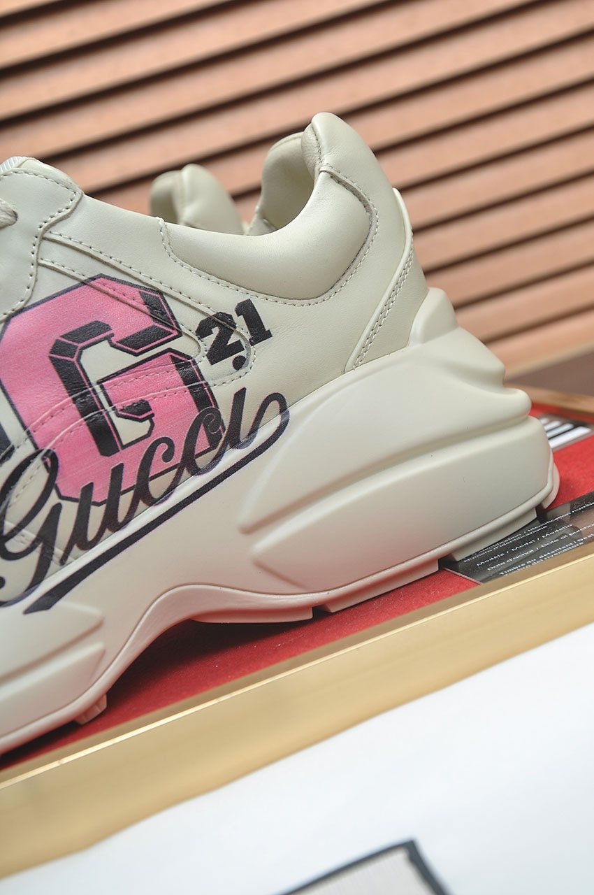 GUCCI Off-White Pink Graphic Sneakers — detail