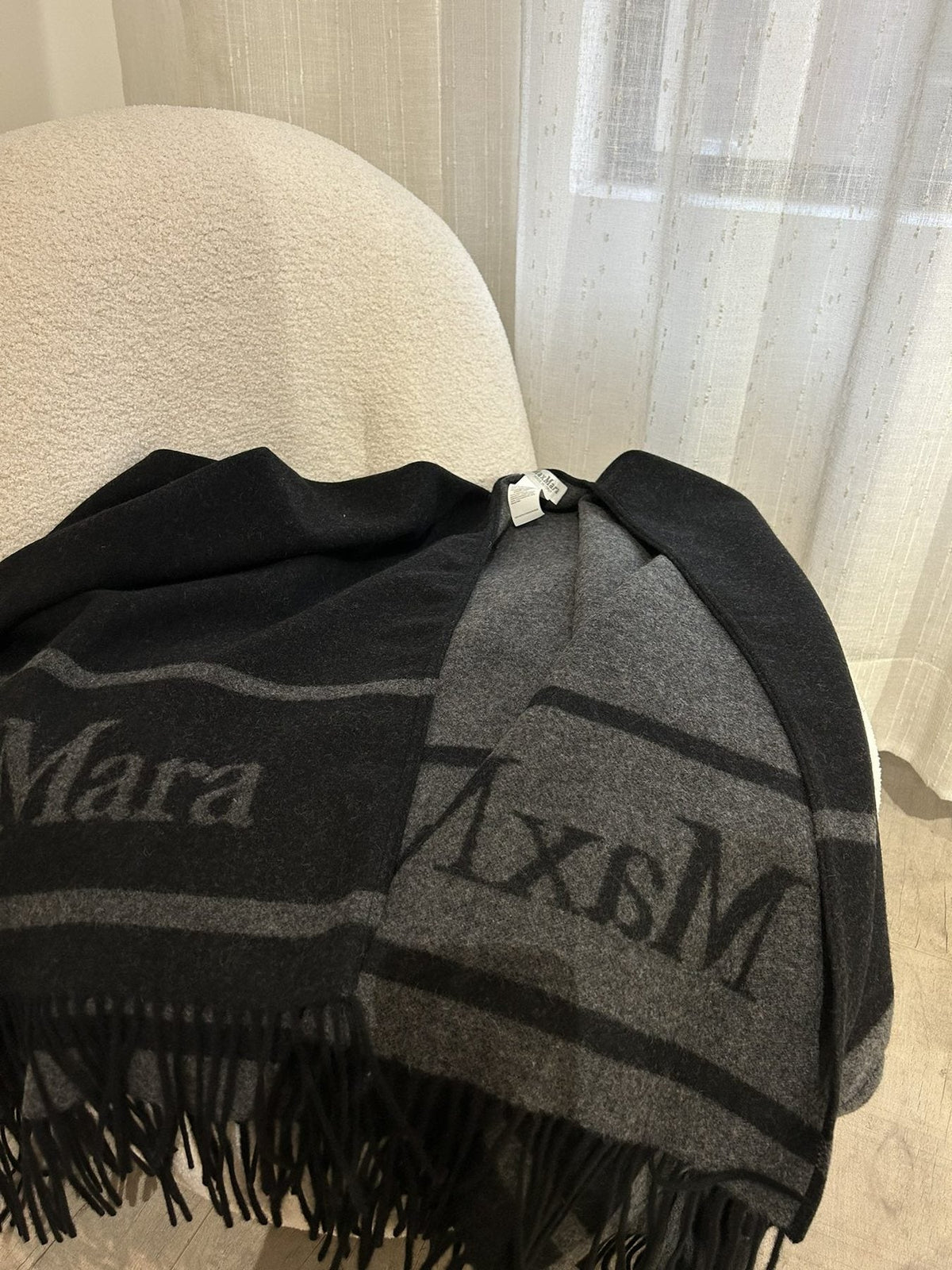 Max Mara Reversible Fringed Cashmere Wrap — detail