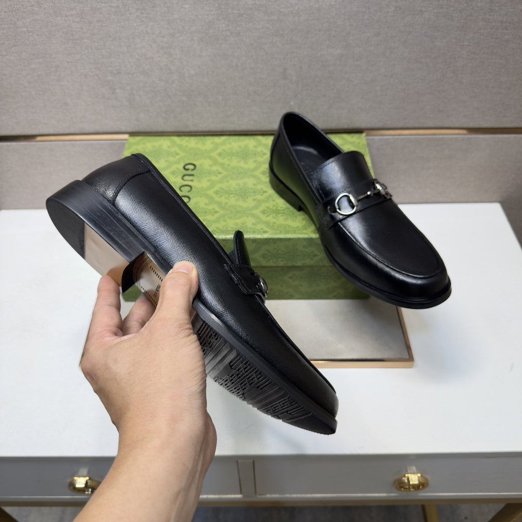 Gucci Black Metal-Detail Loafers — detail