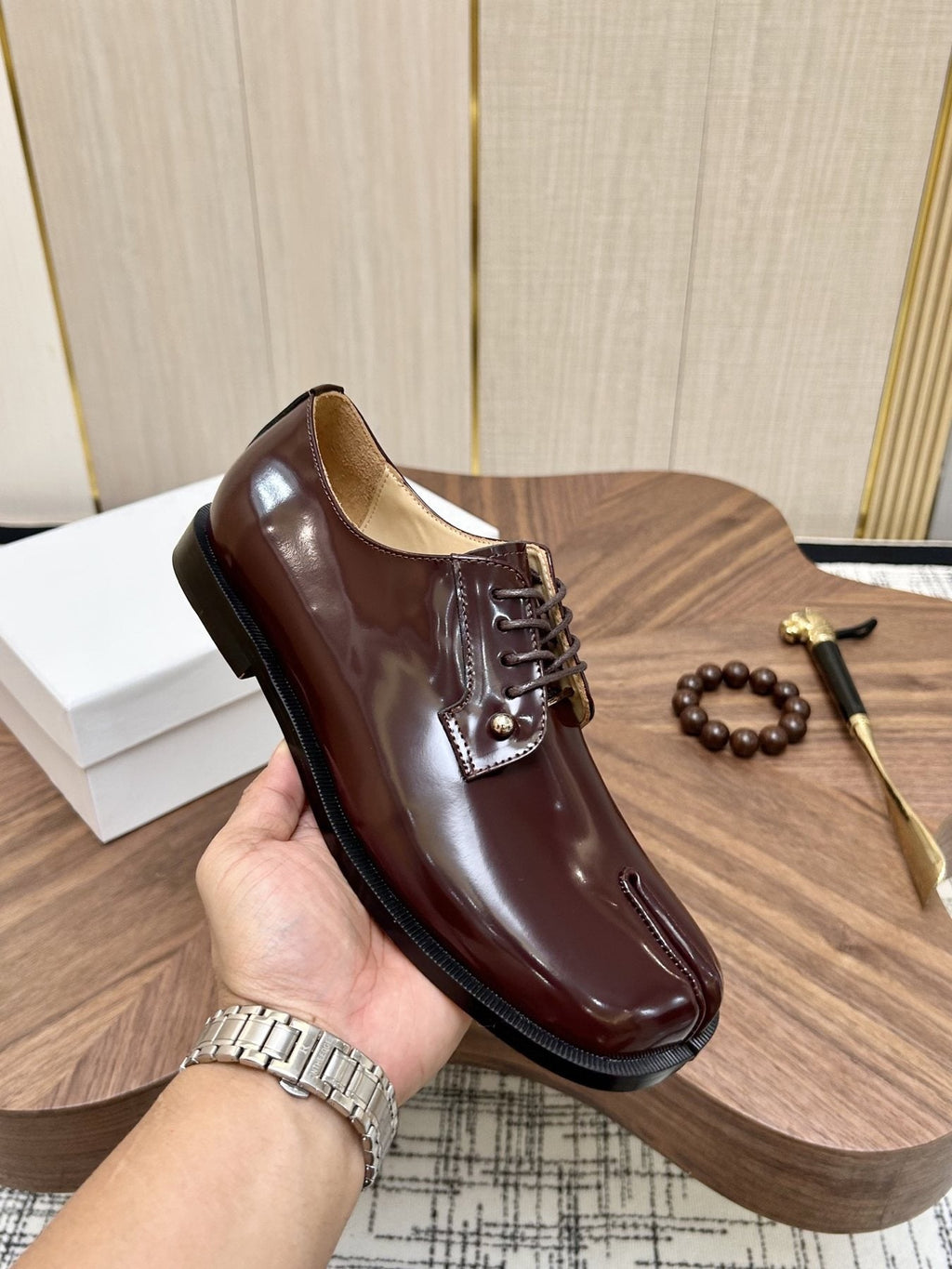 Maison Margiela Dark Brown Split-Toe Derby Shoes — model