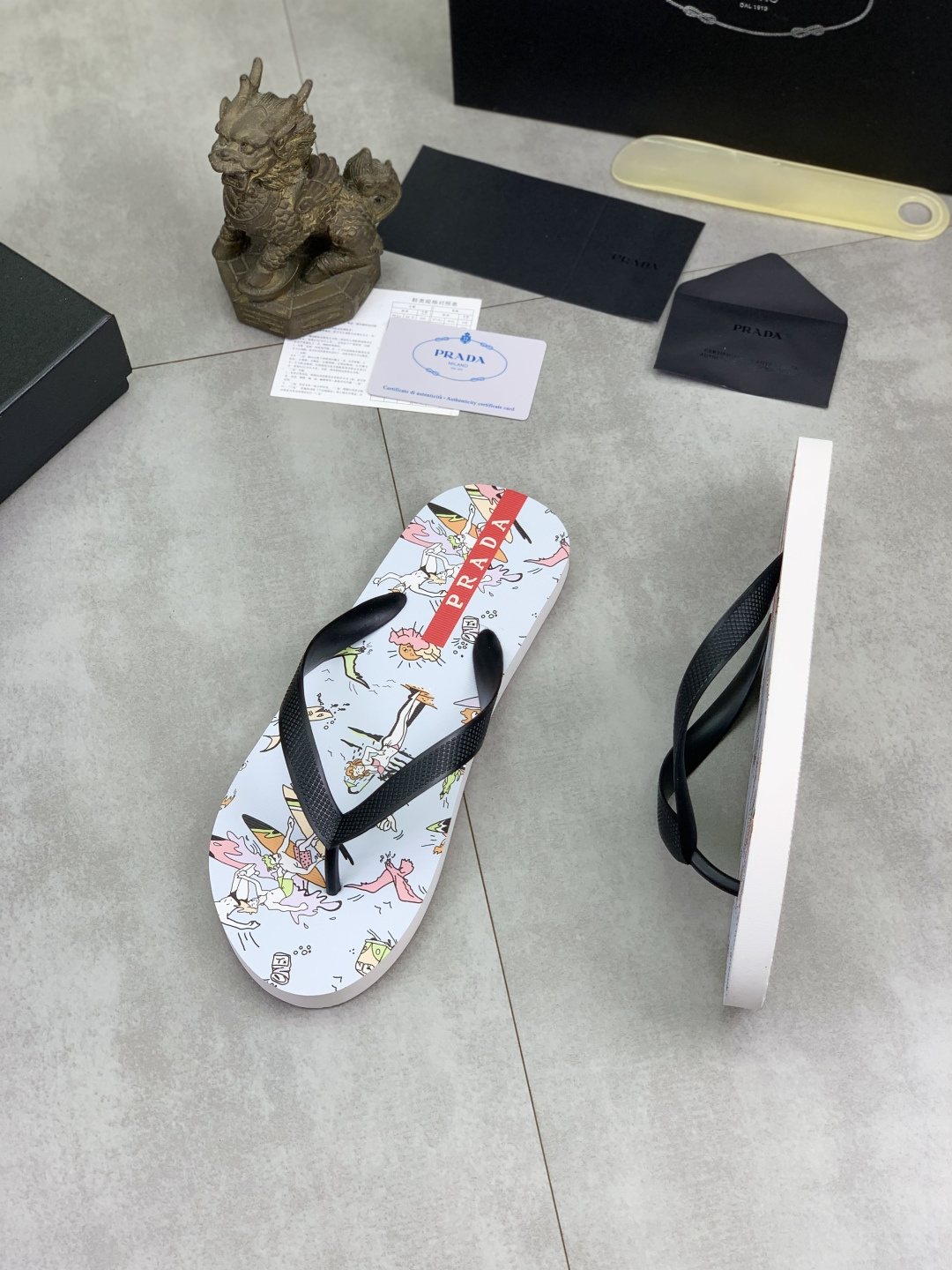微商相册测试鞋子-Prada Printed Thong Flip-Flops — side