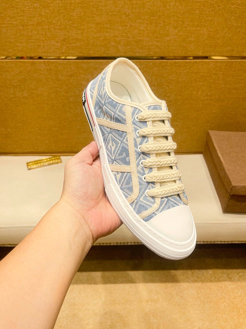 Men’s Pale Blue Patterned Low-Top Sneakers — detail