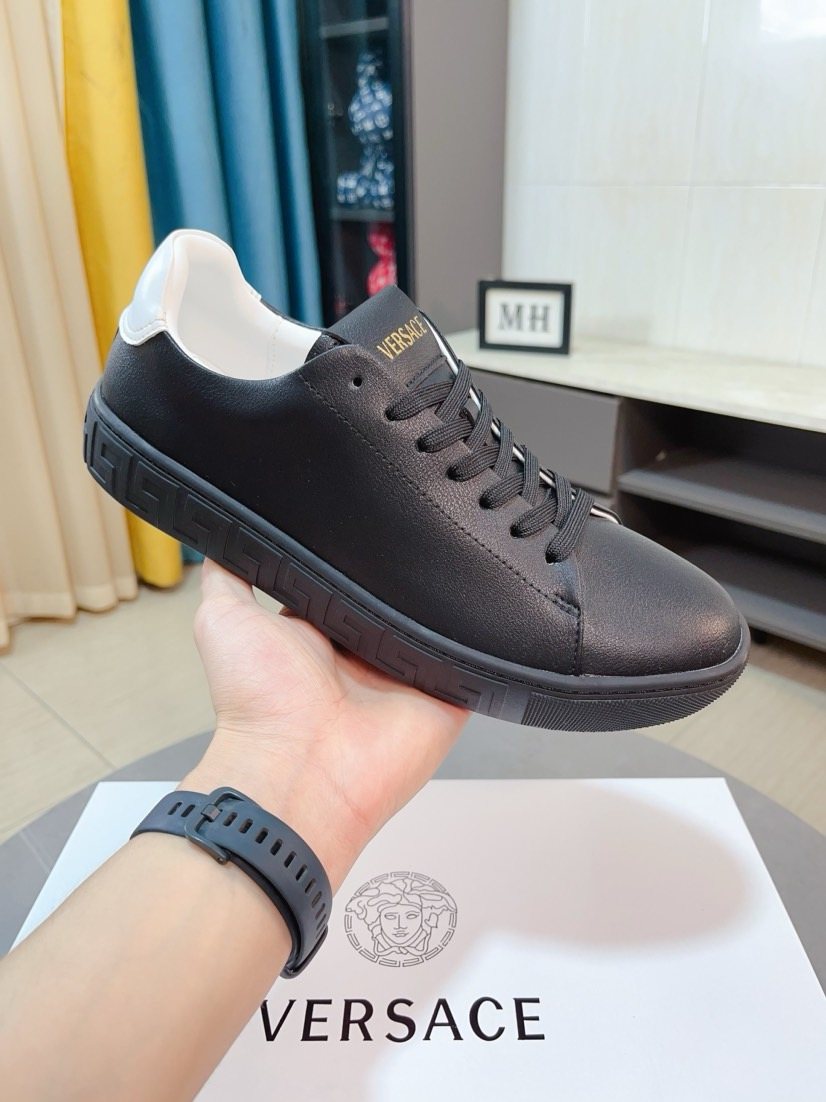 Versace Men's Low-Top Lace-Up Sneakers — model