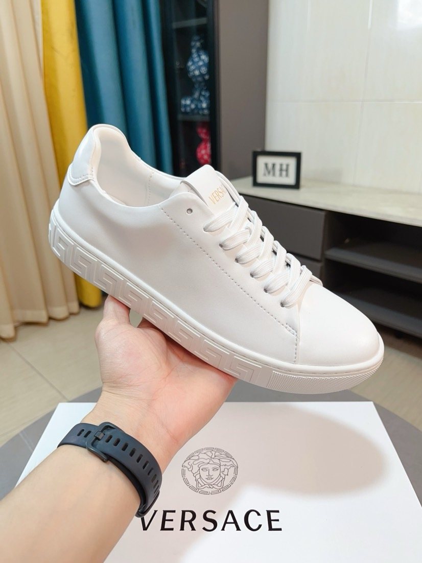 Versace Men's Low-Top Lace-Up Sneakers — model