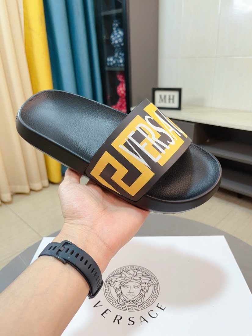微商相册测试鞋子-Versace Men's Graphic Slide Sandals — side