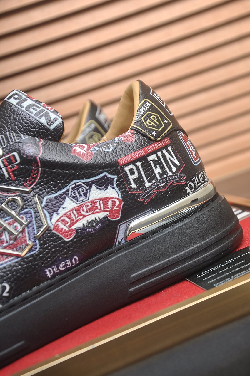 Philipp Plein Graphic Print Low-Top Sneakers — detail