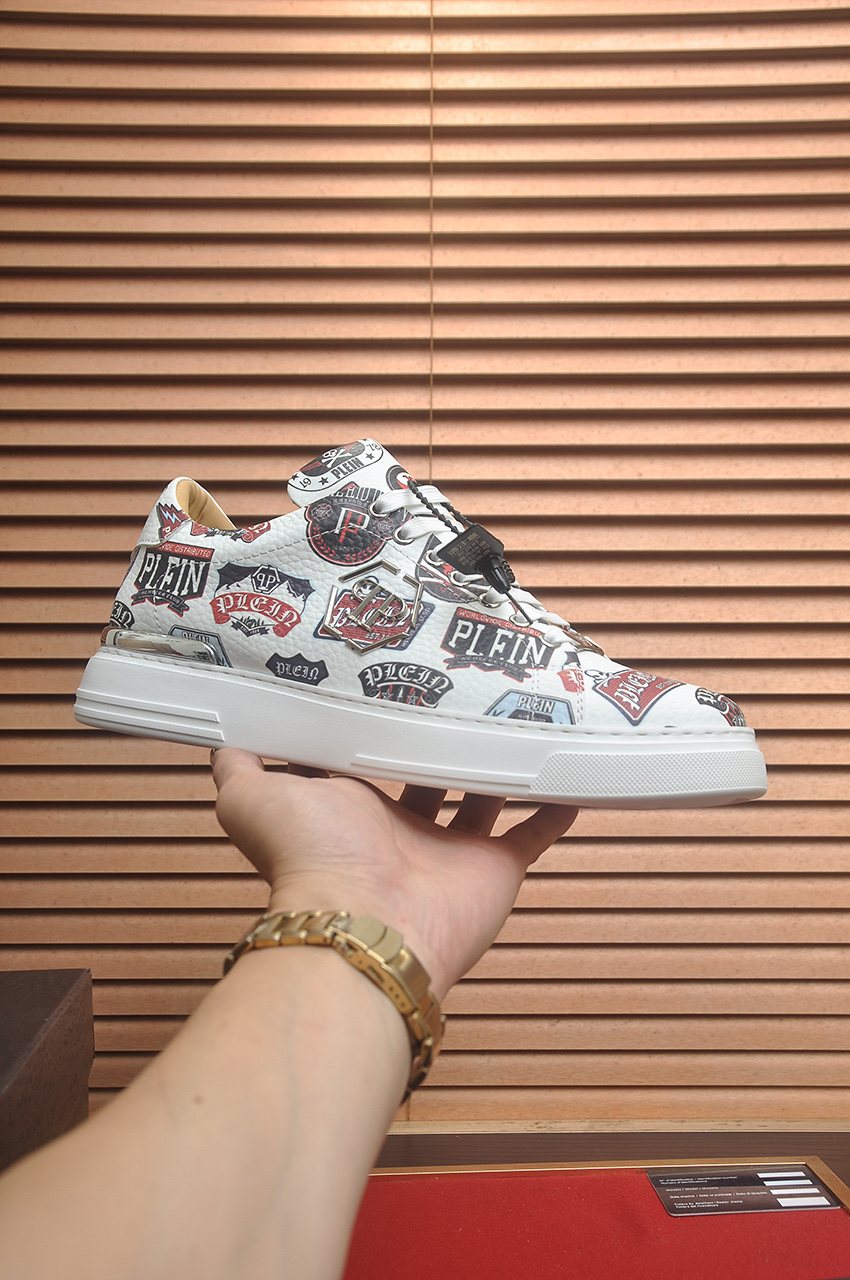 Philipp Plein Graphic Print Low-Top Sneakers — model