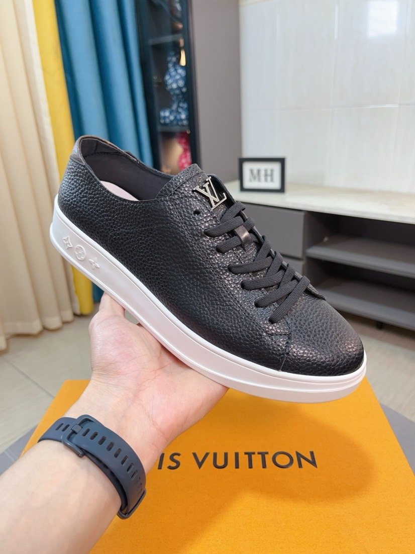 Louis Vuitton Textured Low-Top Sneakers — model