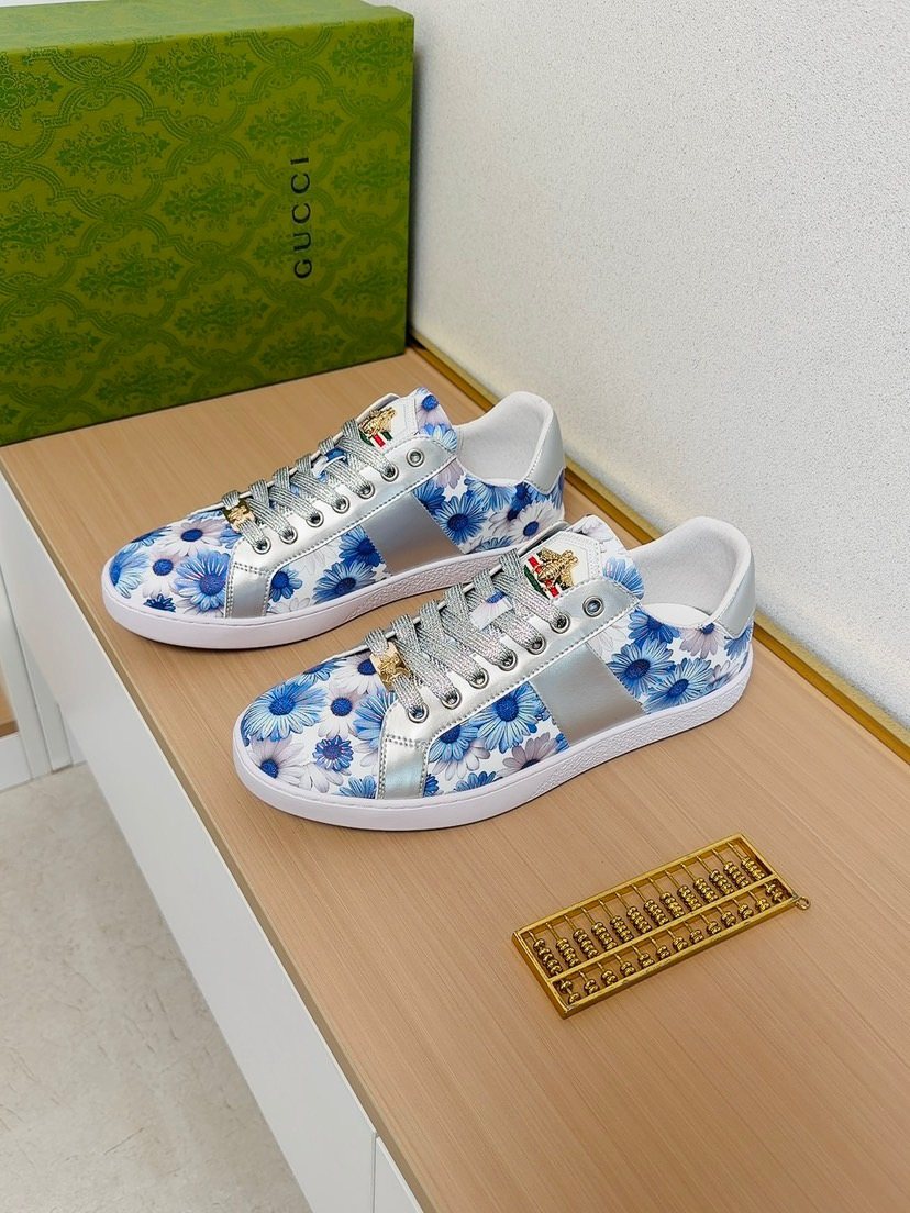 Gucci Floral Low-Top Sneakers — front