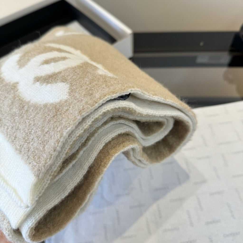 Chanel Logo Motif Knit Scarf — detail