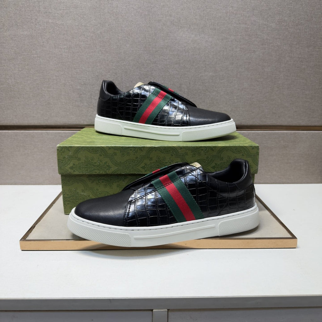 Gucci Green and Red Stripe Low-Top Sneakers — model